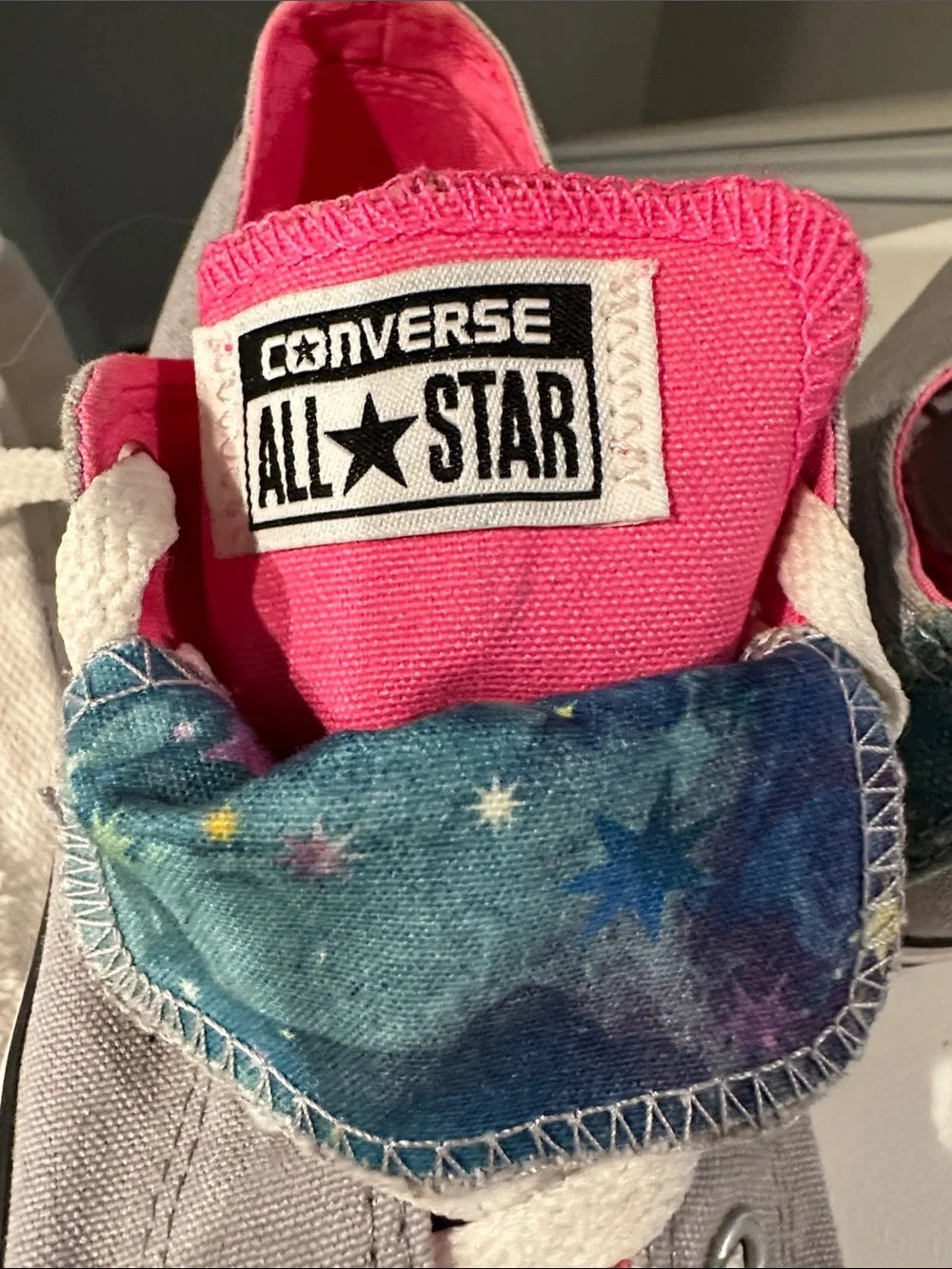 Converse Kids Low-Top Canvas Sneakers in Gray with Pink Insole